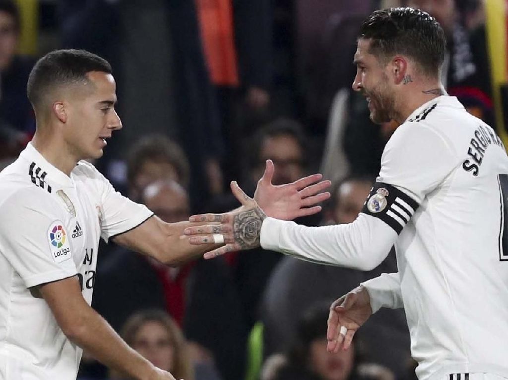 Pique Kritik Wasit karena Tak Kartu Merah Ramos Pique Kritik Wasit karena Tak Kartu Merah Ramos