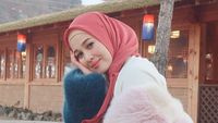 Foto Emma, Artis Cantik Malaysia yang Jadi Kontroversi Setelah Lepas Jilbab