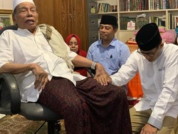 Jenguk Kiai di Ponpes Ploso, Sandiaga: Saya Dinasihati Selalu Tawakal