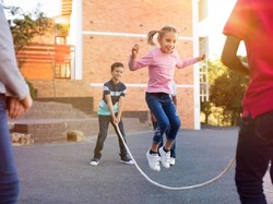 Tips Anak Tak Gampang Sakit Meski Sering Main di Luar Rumah