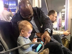 Foto Balita dan Orang Asing di Bandara Ini Mendadak Viral