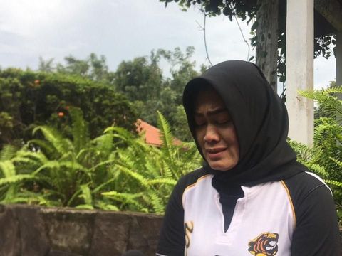 Air Mata dan Curahan Hati Ibunda Ceritakan Keseharian Della Perez