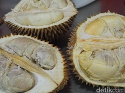 Legit Manis Durian Medan di Kios Acin Langganan Ahok