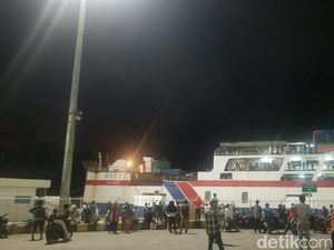 Api di Kapal Feri yang Terbakar di Merak Berhasil Dipadamkan Api di Kapal Feri yang Terbakar di Merak Berhasil Dipadamkan
