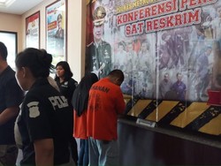 Bejat! Ibu Kandung dan Ayah Tiri Ajak Anak Threesome