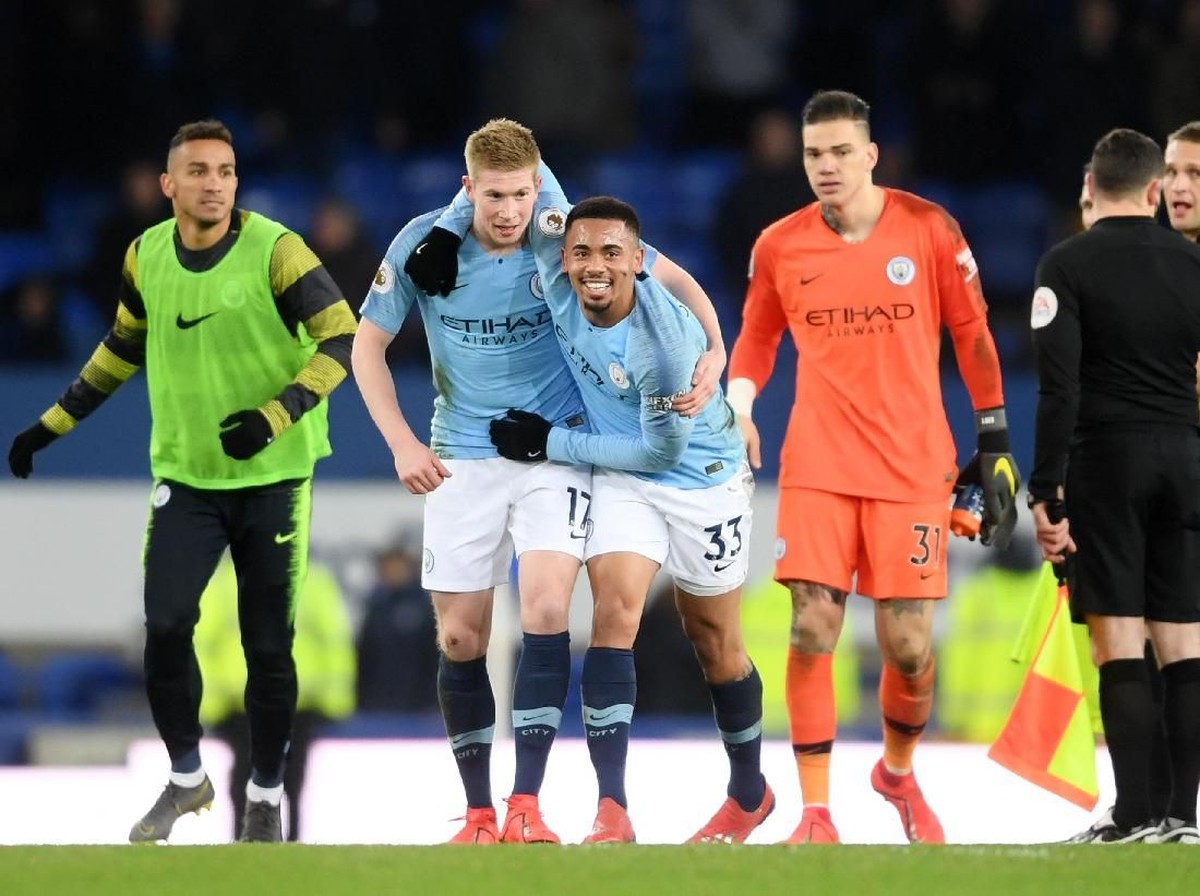 Kevin De Bruyne merayakan gol bersama pemain Mancester City. (Foto: Laurence Griffiths/Getty Images)
