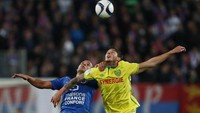 Sala mencetak gol pertamanya untuk Nantes saat tampil melawan Ajaccio pada 5 Desember 2015, di mana skor akhir adalah 1-1. Beberapa pekan kemudian atau saat bursa transfer musim dingin dibuka, Wolverhampton Wanderers meminatinya. Nantes menolak. Musim itu, Sala mencetak enam gol dari 31 penampilan di liga dan jadi top skorer klub. (Foto: CHARLY TRIBALLEAU)