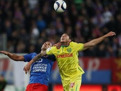 Sala mencetak gol pertamanya untuk Nantes saat tampil melawan Ajaccio pada 5 Desember 2015, di mana skor akhir adalah 1-1. Beberapa pekan kemudian atau saat bursa transfer musim dingin dibuka, Wolverhampton Wanderers meminatinya. Nantes menolak. Musim itu, Sala mencetak enam gol dari 31 penampilan di liga dan jadi top skorer klub. (Foto: CHARLY TRIBALLEAU)