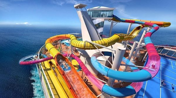 Foto: Kapal Pesiar dengan Seluncuran Terpanjang Sedunia