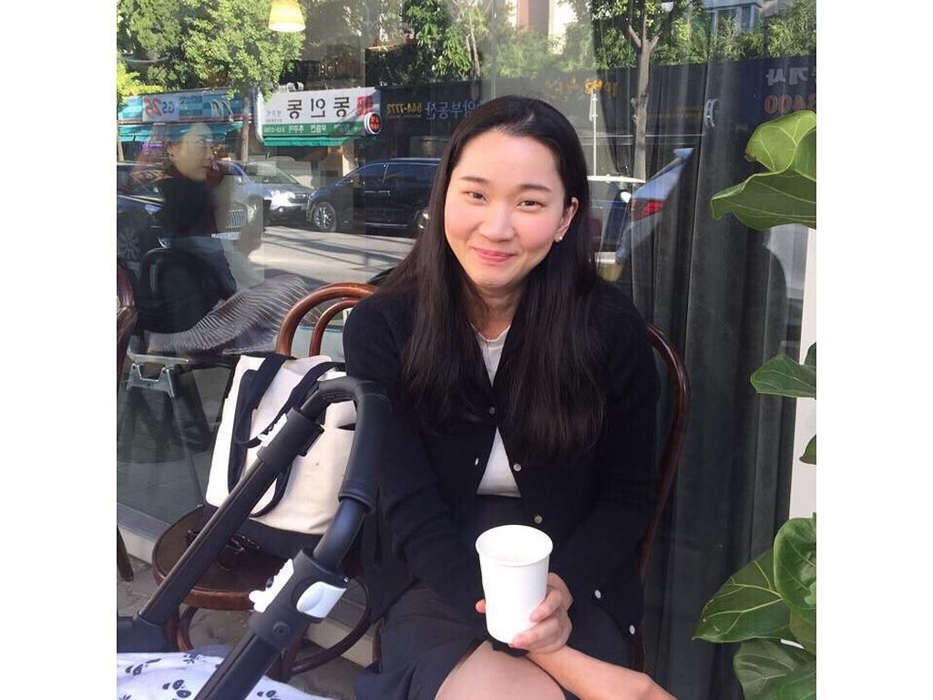 Ini Jang Yoon-ju, Model Kawakan Korea Saat Kulineran