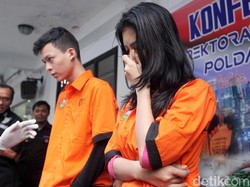 Reva Alexa Nangis dan Teman Prianya Pingsan saat Rilis Narkoba