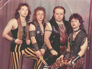 Kumpulan Foto Band Metal yang Bikin Ngakak Kumpulan Foto Band Metal yang Bikin Ngakak