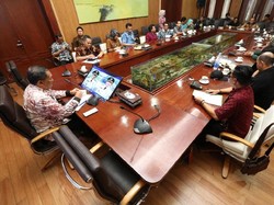 Pilu Guru Honorer Bandung, Gaji Tak Sebesar Hasil Ojek Online