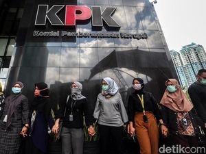 Kain Hitam Demi Semangat 2 Penyelidik KPK Tak Padam