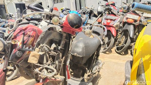Begini Kondisi Motor yang Dicabik-cabik Adi Saputra saat Ditilang