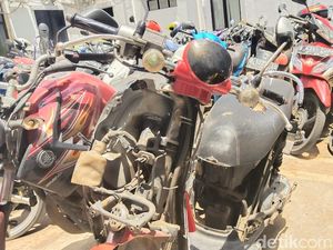 Begini Kondisi Motor yang Dicabik-cabik Adi Saputra saat Ditilang