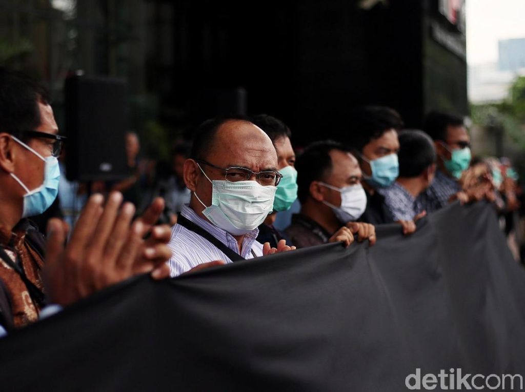 IPW Apresiasi Jokowi, Dukung Kapolri Rekrut 56 Pegawai KPK jadi ASN Polri