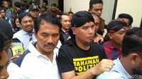 Berkaos Tahanan Politik Ahmad Dhani Jalani Sidang di Surabaya