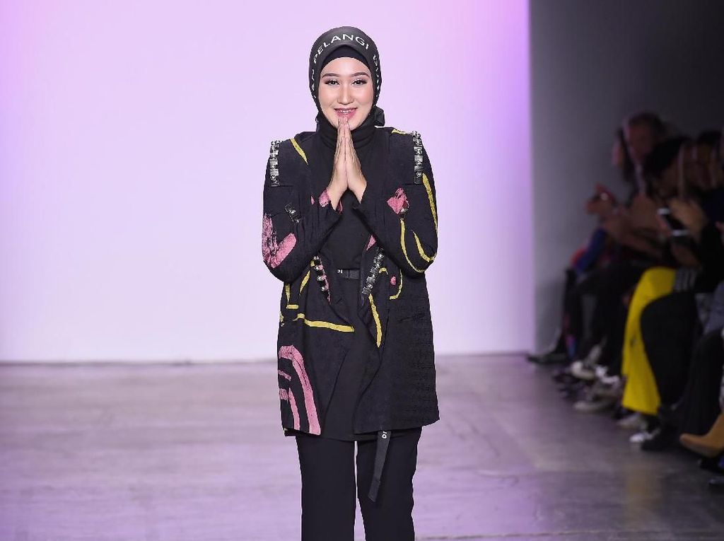 Tampil Berkali-kali di Fashion Show Dunia, Ini Kunci Sukses Dian Pelangi