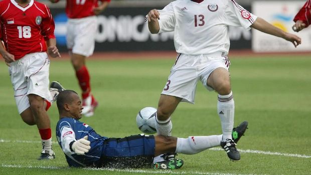 Hendro Kartiko menjadi andalan Timnas Indonesia sebagai pengganti Kurnia Sandy.