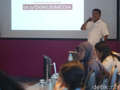 Moeldoko Tepis Isu Jokowi Genjot Infrastruktur demi Pilpres