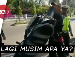 Ada Lagi Nih! Banting-banting Motor karena Ditilang Polisi