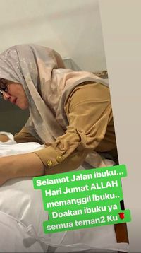 Duka Mendalam Marini Zumarnis Ditinggal Ibunda untuk Selamanya