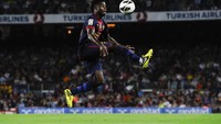Direkrut dari Arsenal senilai 15 juta pound sterling pada 2012, Alex Song gagal beradaptasi dengan gaya bermain Barcelona. Alhasil, Song kembali ke Premier League sebagai pemain pinjaman di West Ham. Di musim keduanya dengan The Hammars, Song diterpa berbagai cedera dan kini berkarier di klub Swiss, Sion. Foto: Getty Images