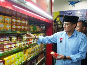 Pulang Solat Jumat, Sandiaga Borong Beras Kencur dan Wedang Uwuh di Solo Pulang Solat Jumat, Sandiaga Borong Beras Kencur dan Wedang Uwuh di Solo
