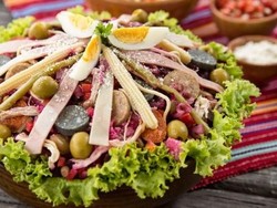 Yummy! Ini 5 Racikan Salad Enak, Segar dan Kaya Nutrisi