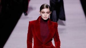 Foto: Gigi Hadid Sampai Courtney Love di Show Tom Ford, Siapa Favoritmu?