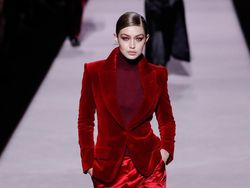 Foto: Gigi Hadid Sampai Courtney Love di Show Tom Ford, Siapa Favoritmu?