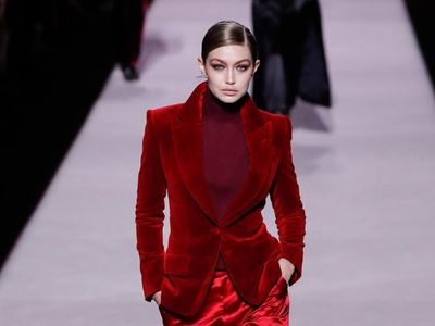 Foto: Gigi Hadid Sampai Courtney Love di Show Tom Ford, Siapa Favoritmu?
