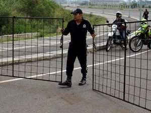 Oposisi Buka Blokade Tentara Venezuela di Perbatasan