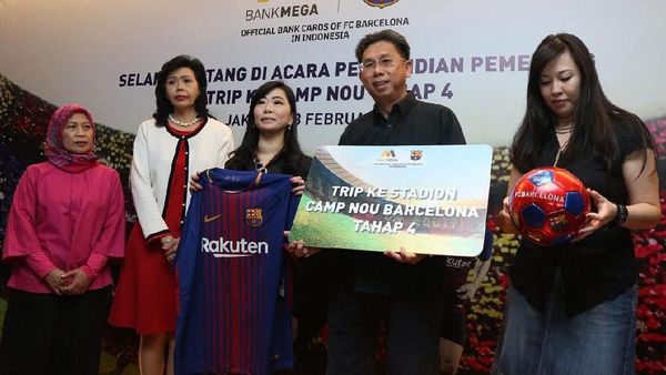 Nasabah Bank Mega Terbang ke Camp Nou