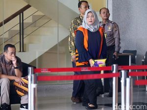Usai Persalinan Anak Keempat, Bupati Neneng Kembali ke Rutan Usai Persalinan Anak Keempat, Bupati Neneng Kembali ke Rutan
