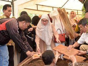 Ibunda Marini Zumarnis Sudah Lama Sakit Stroke Ibunda Marini Zumarnis Sudah Lama Sakit Stroke
