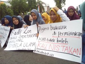 Fadli Emoh Minta Maaf soal Puisi, Santri Kudus: Tunggu di Pilpres Fadli Emoh Minta Maaf soal Puisi, Santri Kudus: Tunggu di Pilpres