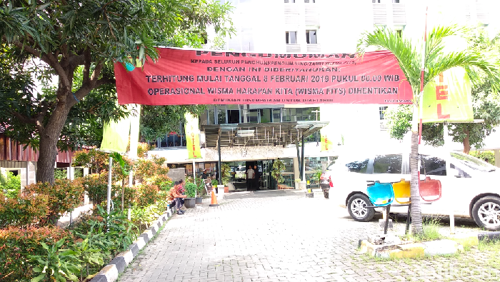 Pengumuman ditutupnya Wisma FITS di RSAB Harapan Kita. (Foto: Widiya Wiyanti/detikHealth) Pengumuman ditutupnya Wisma FITS di RSAB Harapan Kita. (Foto: Widiya Wiyanti/detikHealth)