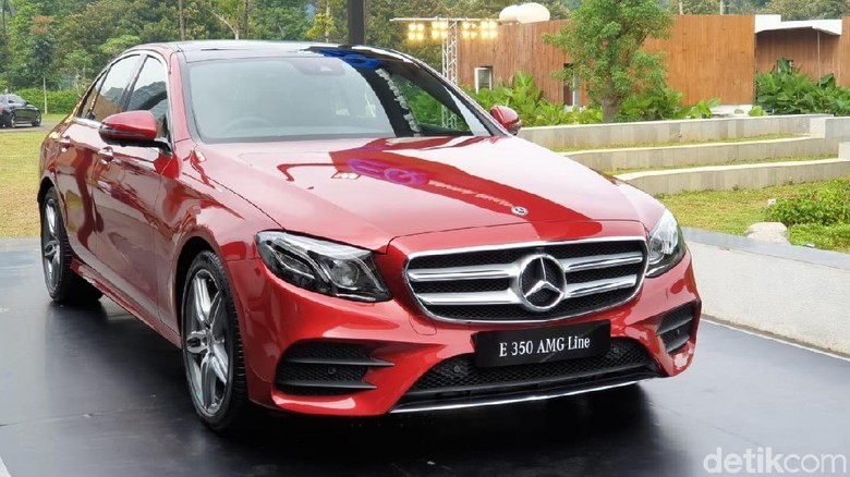 Mercedes-Benz Foto: Luthfi Anshori Mercedes-Benz Foto: Luthfi Anshori