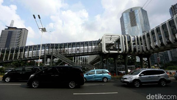 Penampakan Terkini JPO Polda Metro Jaya yang Molor dari Target