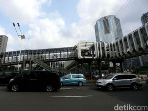 Penampakan Terkini JPO Polda Metro Jaya yang Molor dari Target Penampakan Terkini JPO Polda Metro Jaya yang Molor dari Target