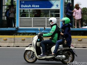 Usulan Tarif Ojek Online, Rp 7.000-10.000 untuk 4 Km Pertama Usulan Tarif Ojek Online, Rp 7.000-10.000 untuk 4 Km Pertama