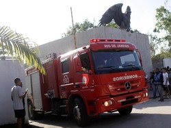 Kebakaran terjadi ketika para pemain muda yang menghuni kompleks latihan Flamengo itu masih lelap tertidur. (Foto: Ricardo Moraes/Reuters)