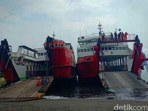 Tabrakan Kapal di Pelabuhan Banyuwangi, Penumpang Dievakuasi