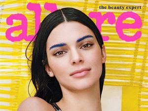Eksperimen Penampilan, Kendall Jenner Tampil dengan Alis Biru Eksperimen Penampilan, Kendall Jenner Tampil dengan Alis Biru