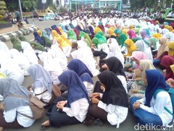 Massa Santri di Kudus Tuntut Fadli Zon Minta Maaf