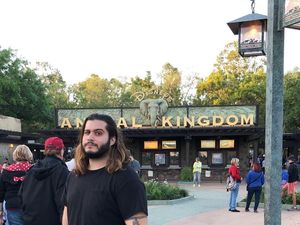 Iseng Banget! Saat Turis Asyik Pose di Depan Anal Kingdom Iseng Banget! Saat Turis Asyik Pose di Depan Anal Kingdom