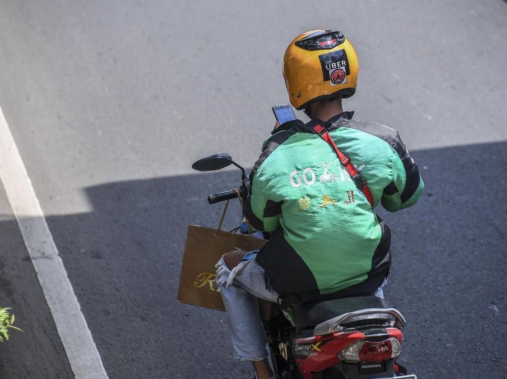 Go-jek Pasang Tombol Darurat untuk Keselamatan Penumpang dan Driver Go-jek Pasang Tombol Darurat untuk Keselamatan Penumpang dan Driver