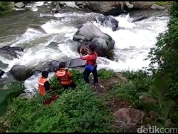 Seorang Bocah Hanyut dan Hilang di Sungai Tegal